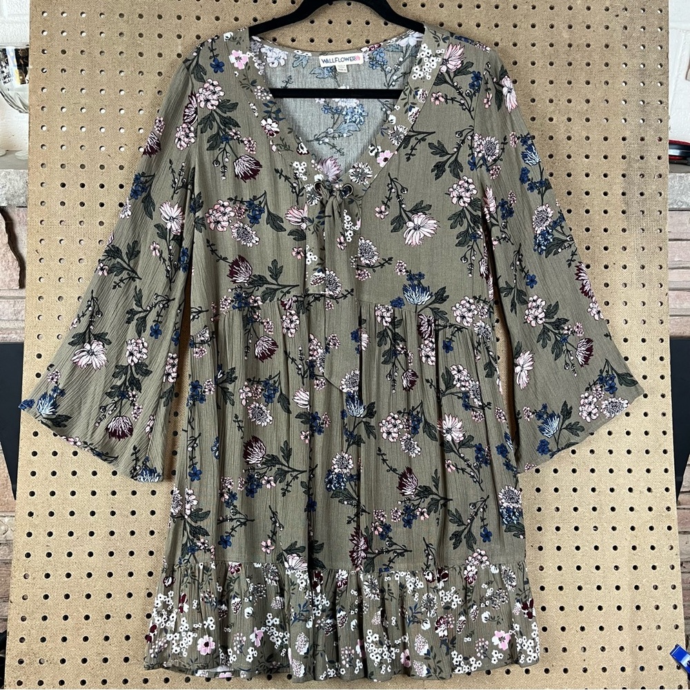 NWT Wallflower Olive Green Floral Tunic Top